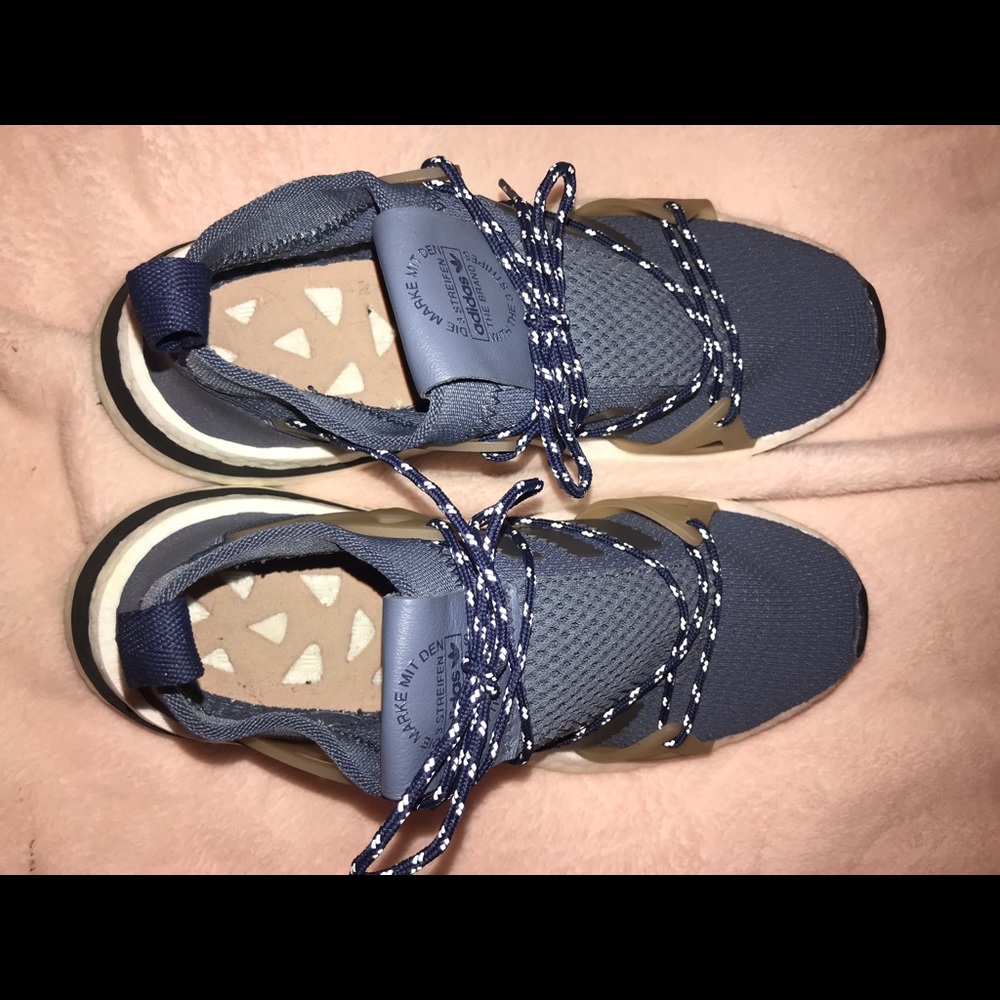 Adidas Arkyn tennis shoes